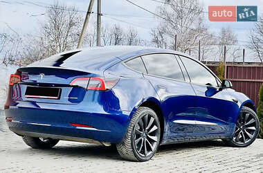 Седан Tesla Model 3 2022 в 