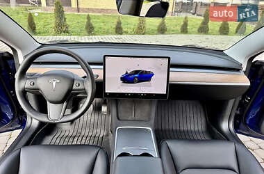 Седан Tesla Model 3 2022 в 
