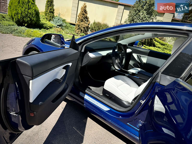 Седан Tesla Model 3 2019 в Днепре