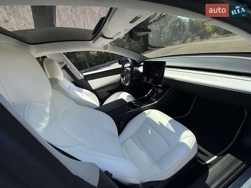 Седан Tesla Model 3 2019 в Днепре