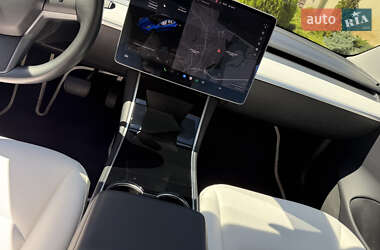 Седан Tesla Model 3 2019 в 