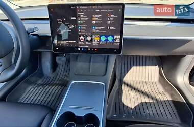 Седан Tesla Model 3 2023 в 