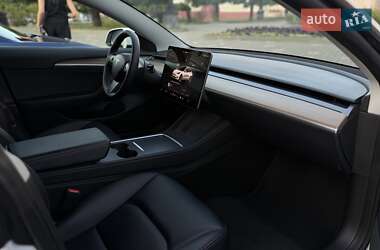 Седан Tesla Model 3 2022 в 
