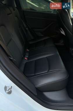 Седан Tesla Model 3 2022 в 