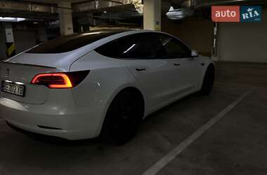 Седан Tesla Model 3 2022 в 