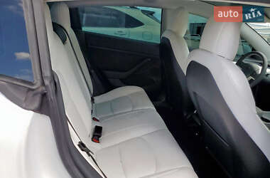 Седан Tesla Model 3 2021 в 