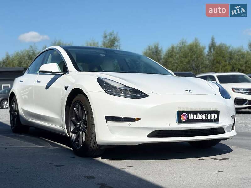 Седан Tesla Model 3 2019 в Рівному