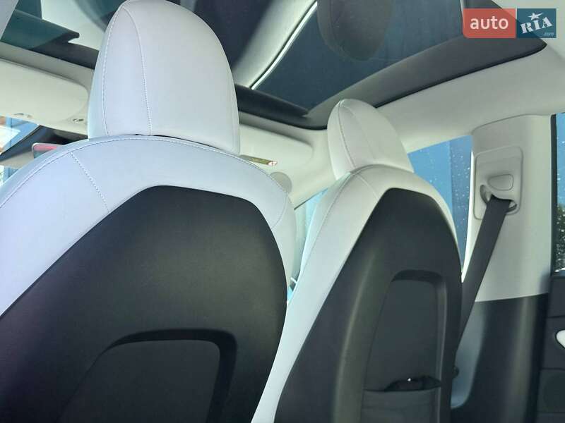 Седан Tesla Model 3 2019 в Рівному