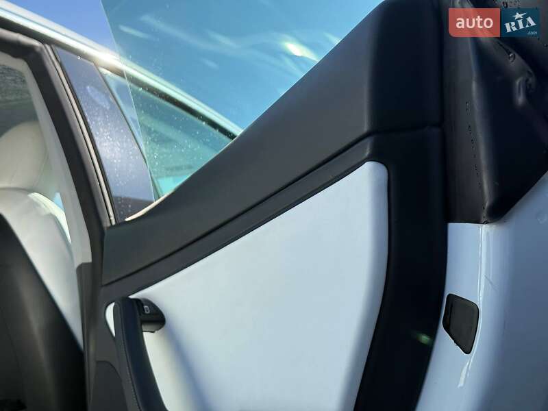 Седан Tesla Model 3 2019 в Рівному