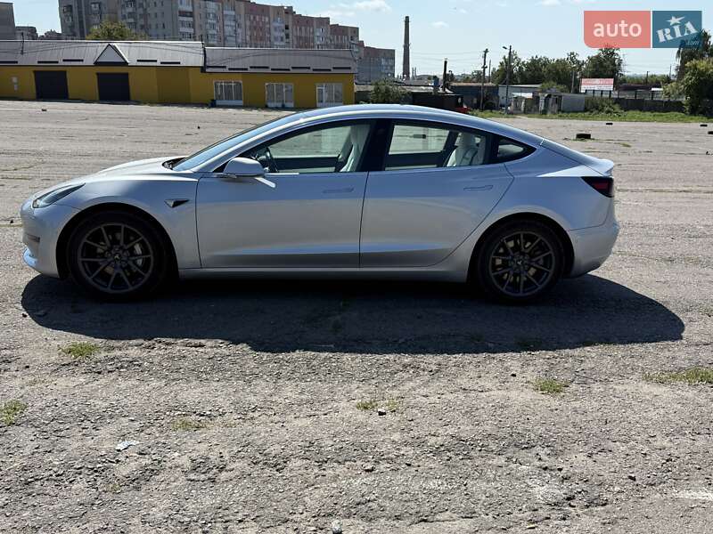 Седан Tesla Model 3 2018 в Рівному