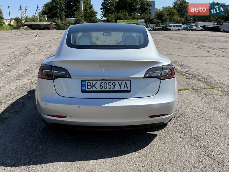 Седан Tesla Model 3 2018 в Рівному