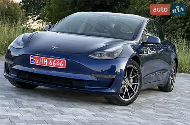 Седан Tesla Model 3 2021 в 