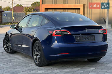 Седан Tesla Model 3 2021 в 