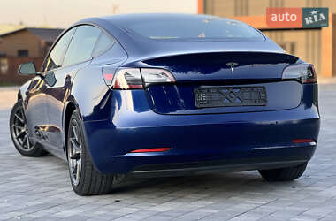 Седан Tesla Model 3 2021 в 