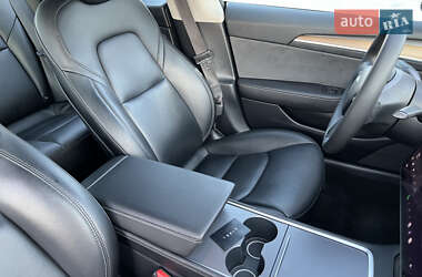 Седан Tesla Model 3 2021 в 