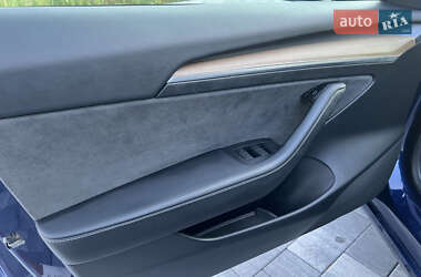 Седан Tesla Model 3 2021 в 