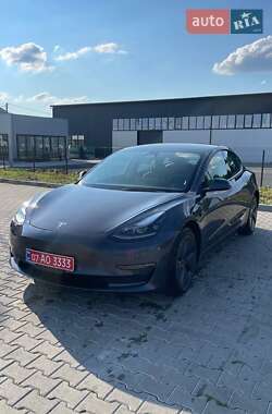 Седан Tesla Model 3 2023 в 