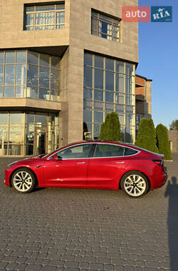 Седан Tesla Model 3 2020 в 