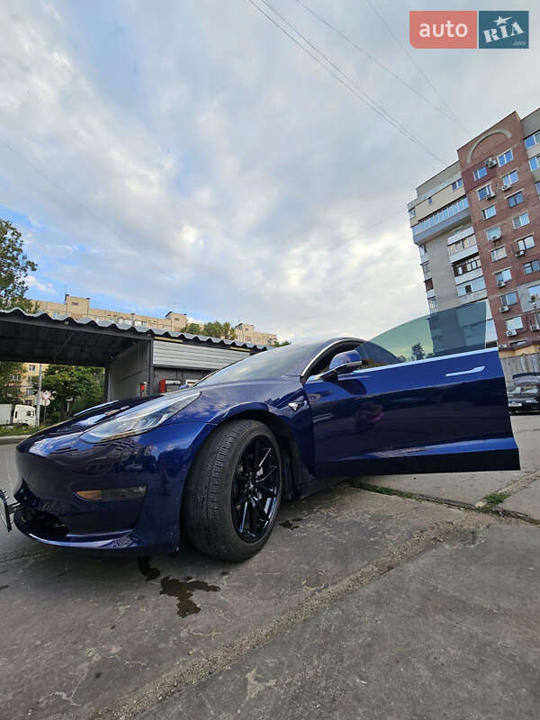 Седан Tesla Model 3 2018 в Запоріжжі