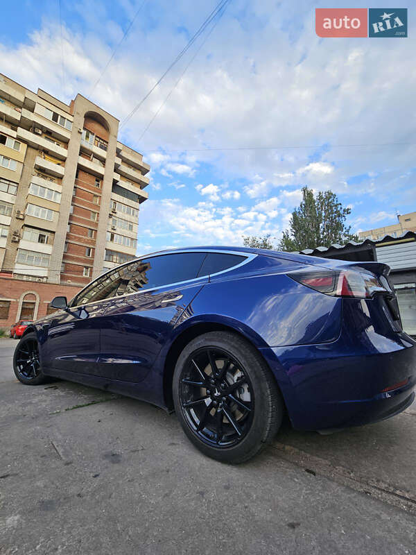 Седан Tesla Model 3 2018 в Запоріжжі
