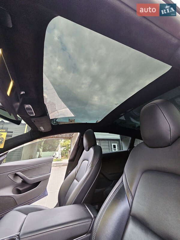 Седан Tesla Model 3 2018 в Запоріжжі