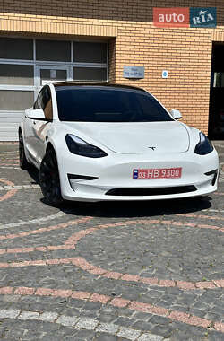 Седан Tesla Model 3 2022 в 