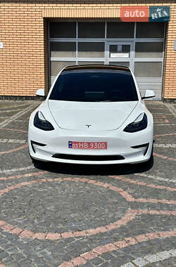 Седан Tesla Model 3 2022 в 