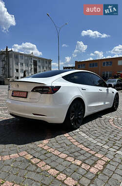 Седан Tesla Model 3 2022 в 