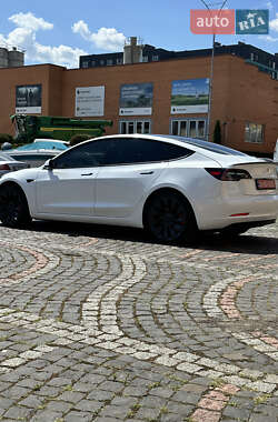 Седан Tesla Model 3 2022 в 