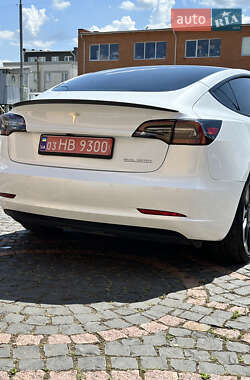 Седан Tesla Model 3 2022 в 