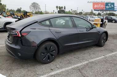 Седан Tesla Model 3 2025 в 