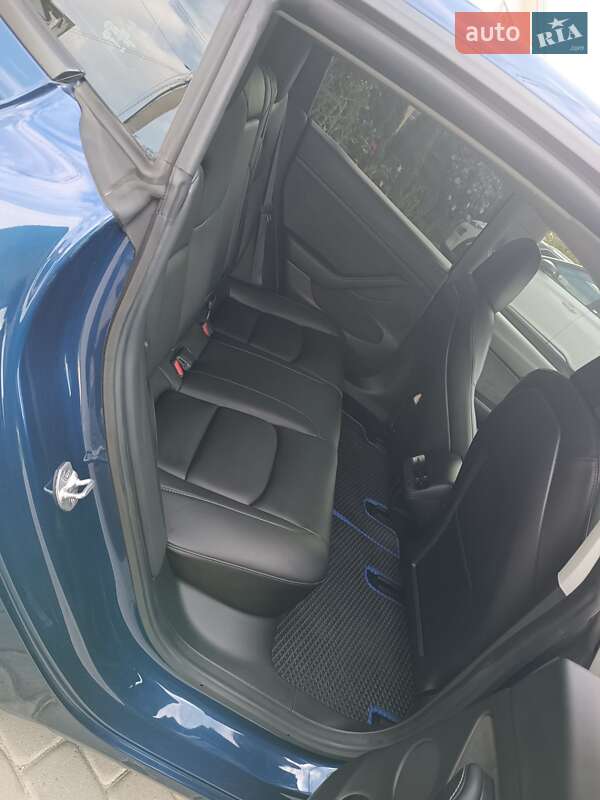 Седан Tesla Model 3 2021 в Львове