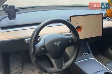 Седан Tesla Model 3 2022 в 