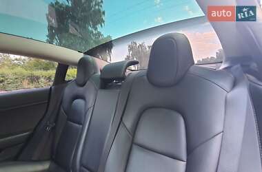 Седан Tesla Model 3 2022 в 