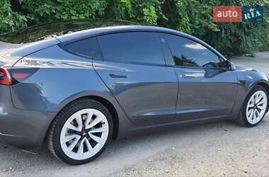 Седан Tesla Model 3 2022 в 