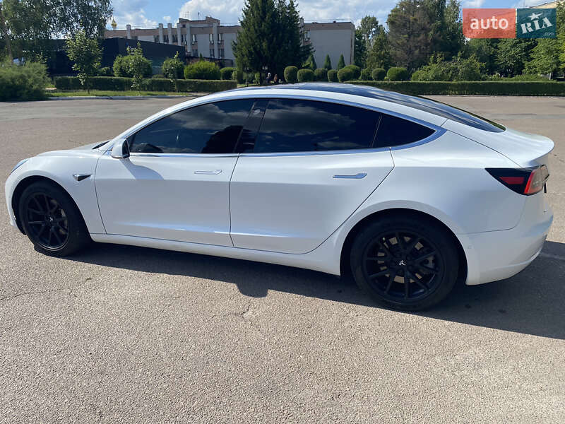 Седан Tesla Model 3 2018 в Броварах
