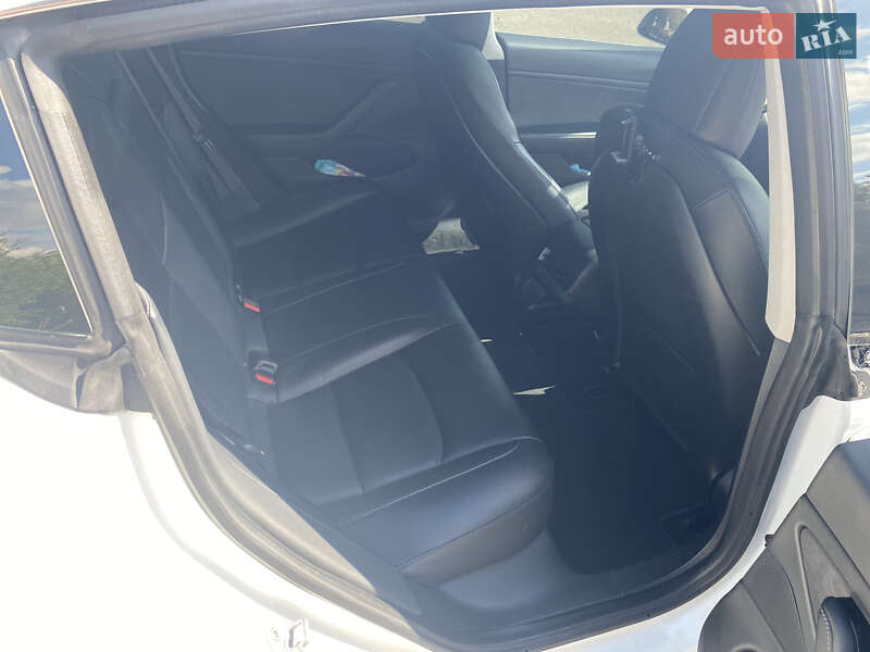 Седан Tesla Model 3 2018 в Броварах