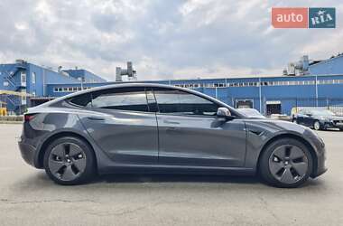 Седан Tesla Model 3 2022 в 