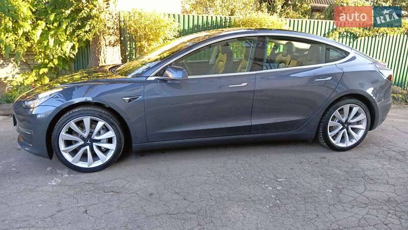 Седан Tesla Model 3 2019 в Києві