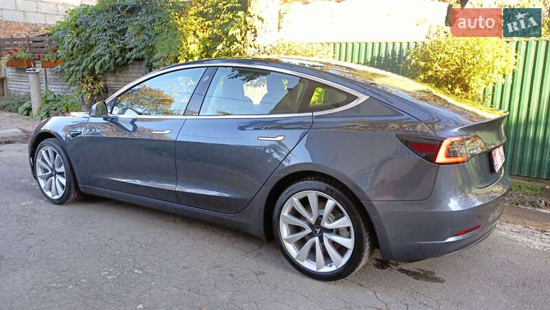 Седан Tesla Model 3 2019 в Києві