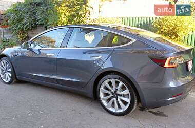 Седан Tesla Model 3 2019 в 