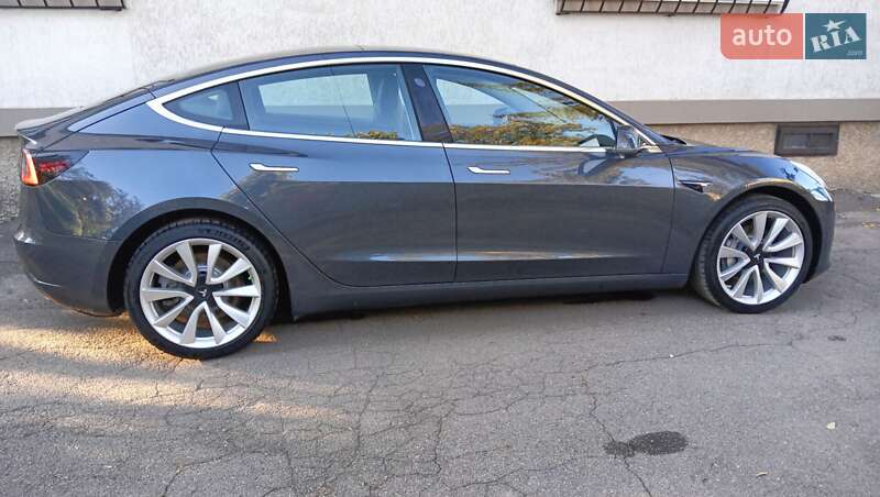 Седан Tesla Model 3 2019 в Києві