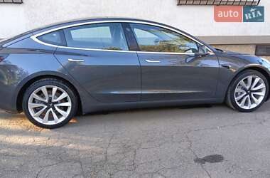 Седан Tesla Model 3 2019 в 