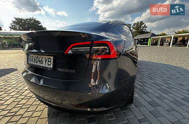 Седан Tesla Model 3 2020 в 