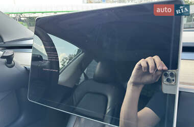 Седан Tesla Model 3 2020 в 