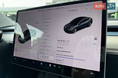 Седан Tesla Model 3 2020 в 