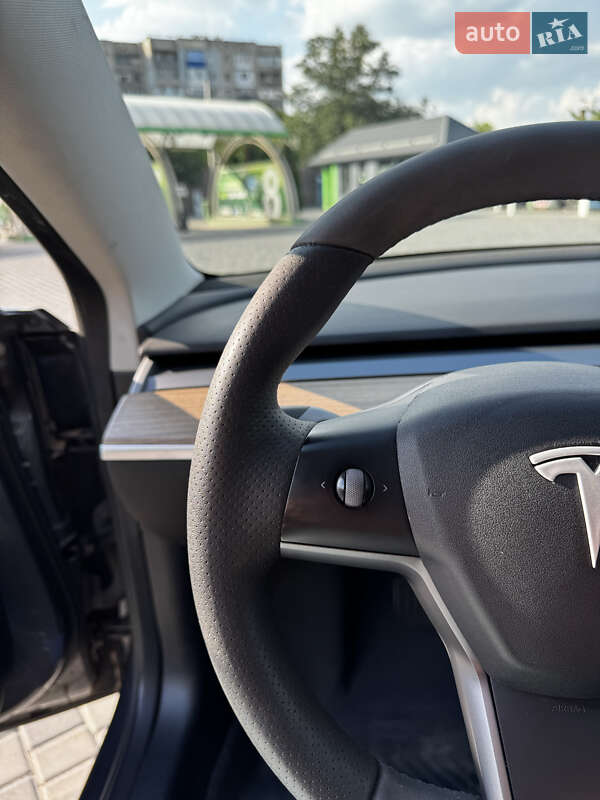Седан Tesla Model 3 2020 в Кропивницком