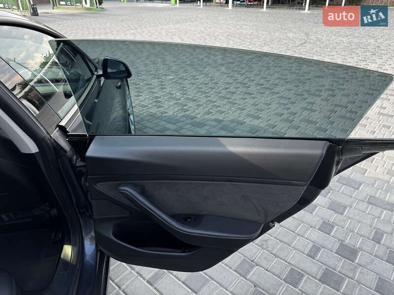 Седан Tesla Model 3 2020 в Кропивницком