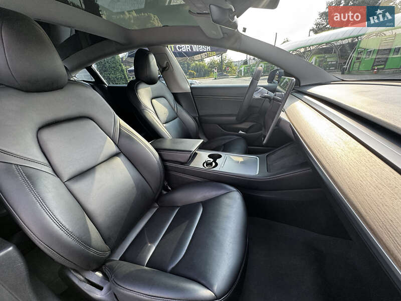Седан Tesla Model 3 2020 в Кропивницком