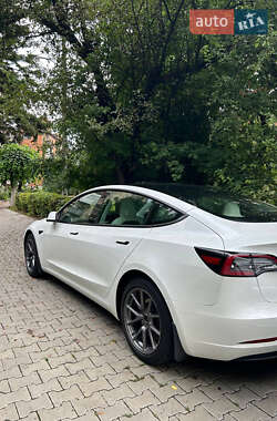 Седан Tesla Model 3 2021 в 